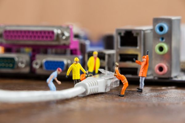 HOW DO I CONNECT MY ROUTER TO MY COMPUTER?
